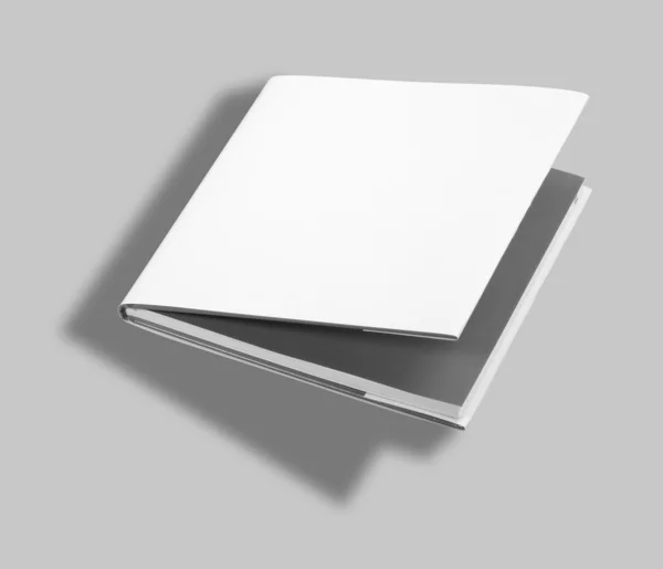 剪切路径的空白书白色封面 — 图库照片