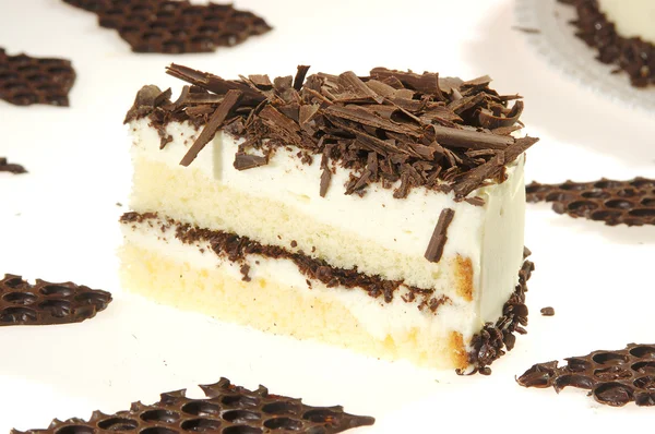 Schokoladenkuchen Mit Schlagsahne Und Geriebener Schokolade — Stockfoto