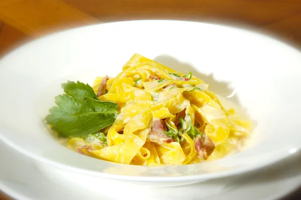 Italienische Pasta Carbonara Mit Speck Und Parmesan — Stockfoto