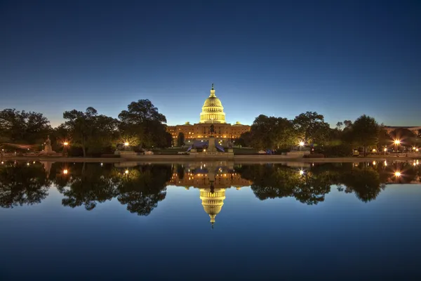 Capitolio de Estados Unidos por la noche Imagen de stock