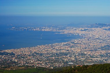 Napoli şehri Vezüv Yanardağı'nın havadan görünümü