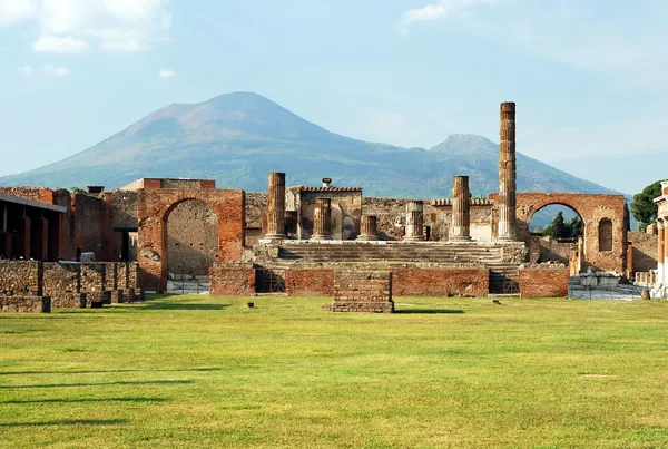 Άποψη Της Πομπηίας Ερείπια Στην Ιταλία Βεζούβιου Στο Παρασκήνιο — Φωτογραφία Αρχείου