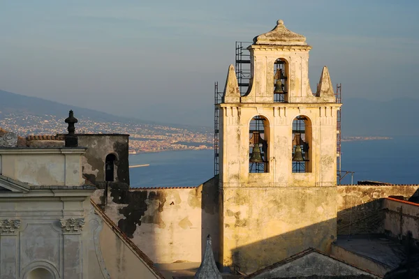 Gün Batımı Sırasında Napoli Liman Kale Çan Kulesi Manzarası — Stok fotoğraf
