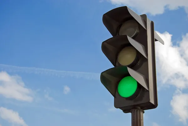 Green color on the traffic light — Stock Photo, Image