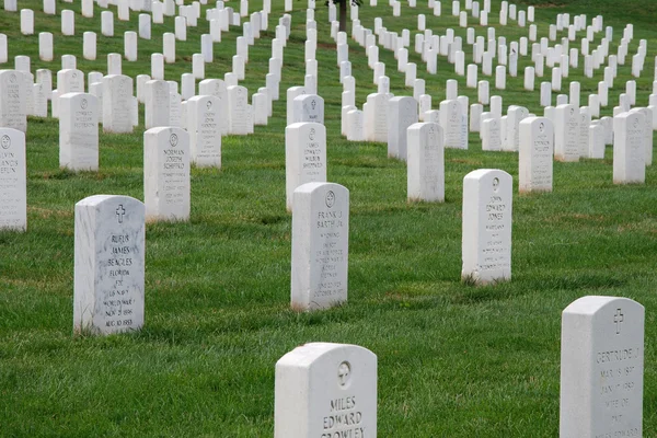 Pierres tombales sur le cimetière national d'Arlington — Photo