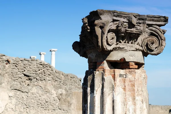 Стовпці в місті Pompei — стокове фото