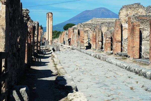 Ruinas de Pompeya en italia con el Monte Vesubio —  Fotos de Stock