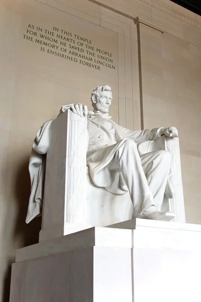 Abraham Lincoln statue in the Lincoln Memorial in Washington DC — Stock Photo, Image