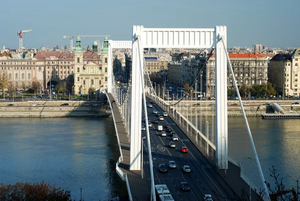 在布达佩斯的伊丽莎白桥 — 图库照片