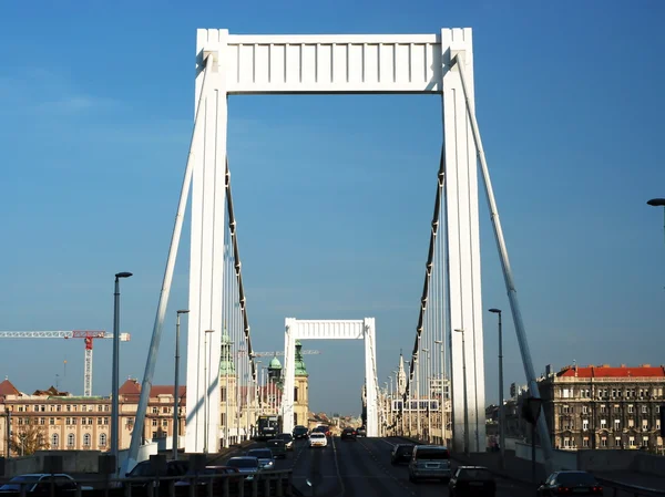在布达佩斯的伊丽莎白桥 — 图库照片