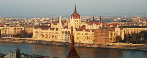 布达佩斯国会大厦在日落期 — 图库照片
