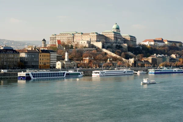 ブダペストでハンガリーの高貴な宮殿 — ストック写真