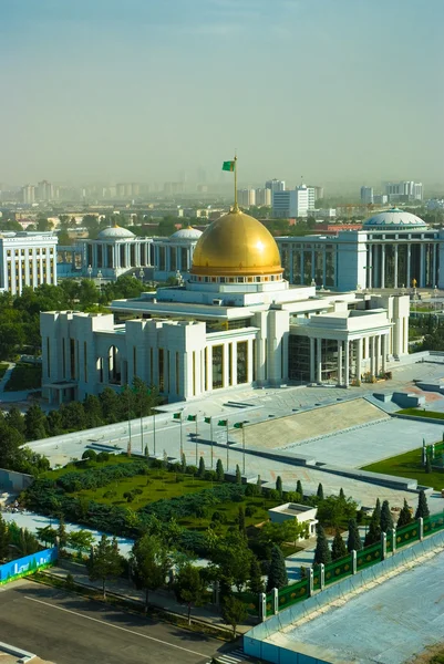 De Voorzitter paleis in ashgabat, turkmenistan — Stockfoto