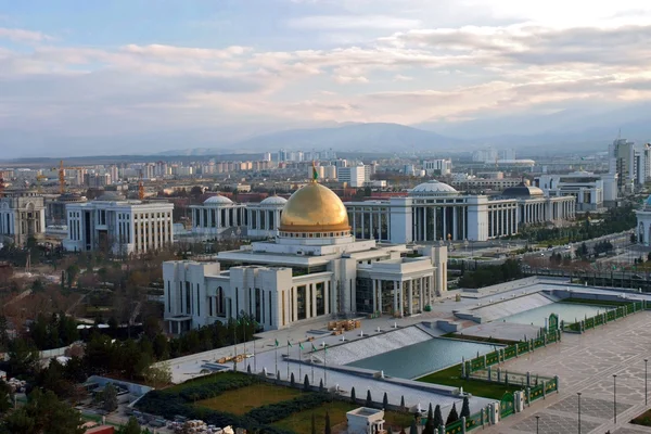 Palacio del Presidente en Ashgabat Turkmenistán Fotos De Stock