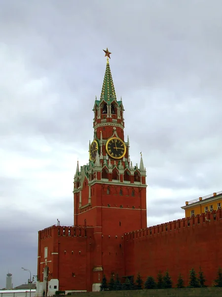 Rode plein, kremlin en spasskaja toren, Moskou, Rusland — Stockfoto