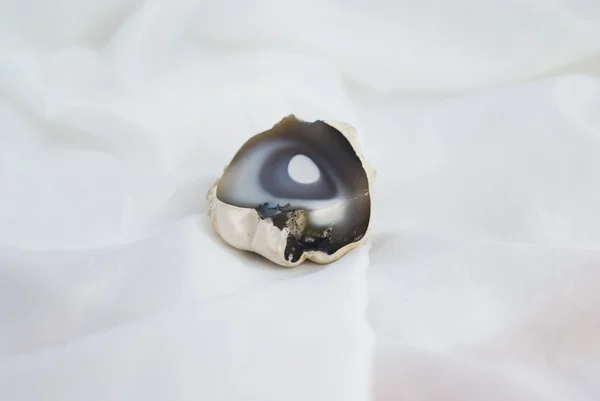 Beyaz gri ham opal taşlı — Stok fotoğraf