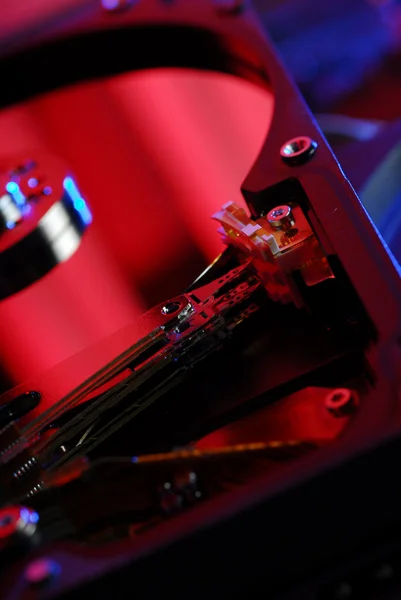 Elektronik Arka Planda Açık Sabit Diskin Yakın Çekim — Stok fotoğraf