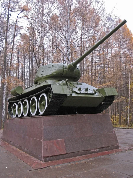 Tank in the city park. — Stock Photo, Image