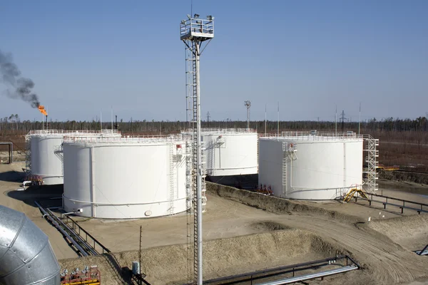Reservatórios de petróleo em Sibéria Ocidental — Fotografia de Stock