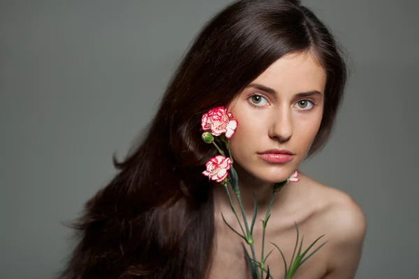 Young beauty woman with flower — Stock Photo, Image