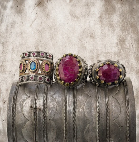 Tres anillos otomanos sobre fondo grunge . —  Fotos de Stock