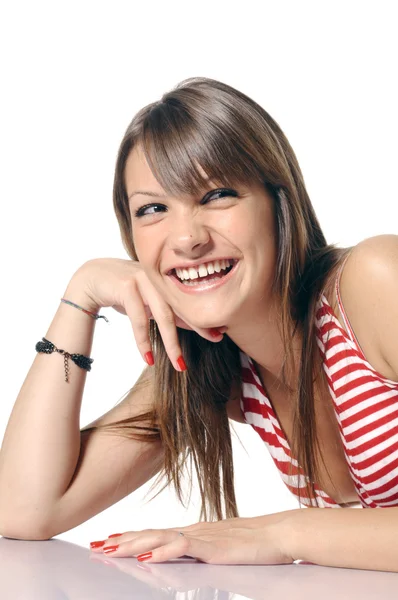 Gülümseyen genç kadın