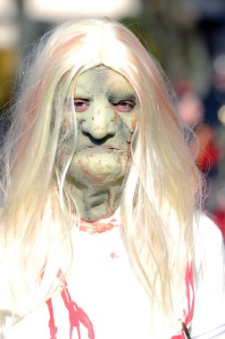 kadın zombi masch