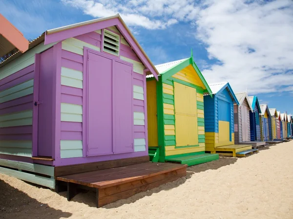 Barevné plážové chatky v Austrálii — Stock fotografie