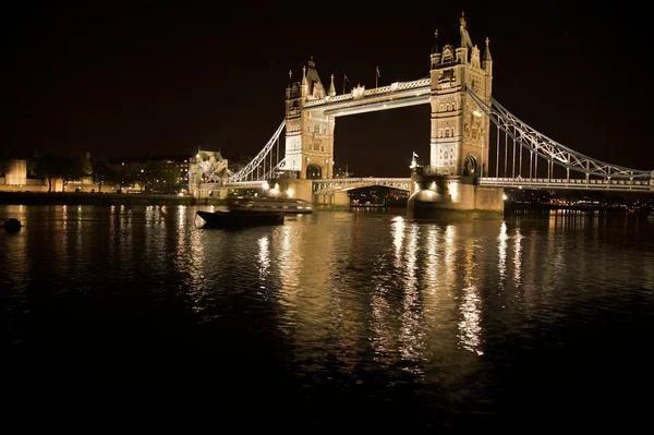 Λονδίνο, γέφυρα του πύργου, το βράδυ — Φωτογραφία Αρχείου