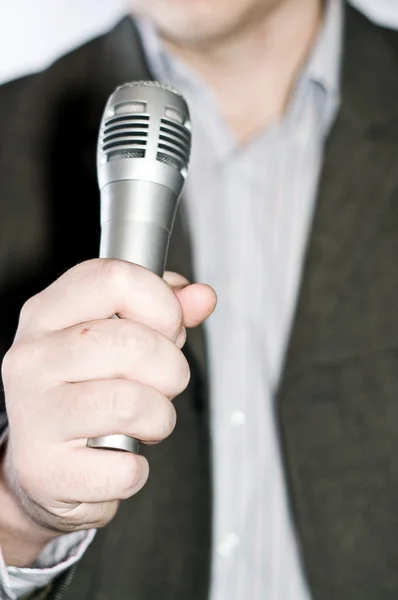 Bir mikrofon ile kişi — Stok fotoğraf