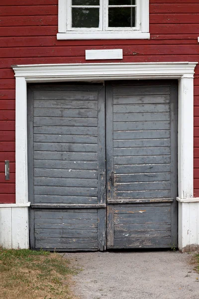 Puerta doble de madera vieja —  Fotos de Stock