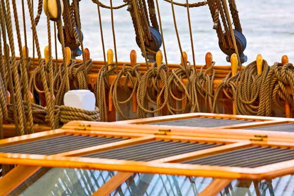 Ropes on a sail ship — Stock Photo, Image