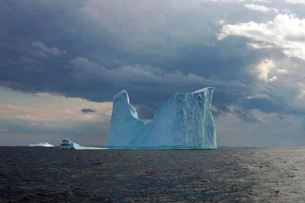 Офшорні Ньюфаундленд айсберг Ліцензійні Стокові Зображення