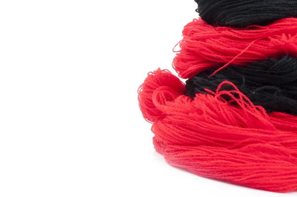 Fio de algodão preto e vermelho — Fotografia de Stock