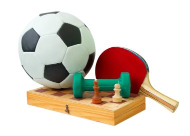 Futbol, satranç tahtası, halter ve raket