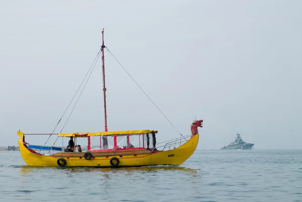 Boot mit Passagieren — Stockfoto