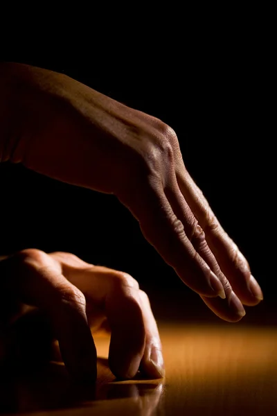 Vrouw de hand — Stockfoto