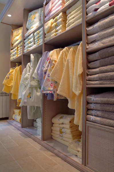 Interior de un armario para toallas — Foto de Stock