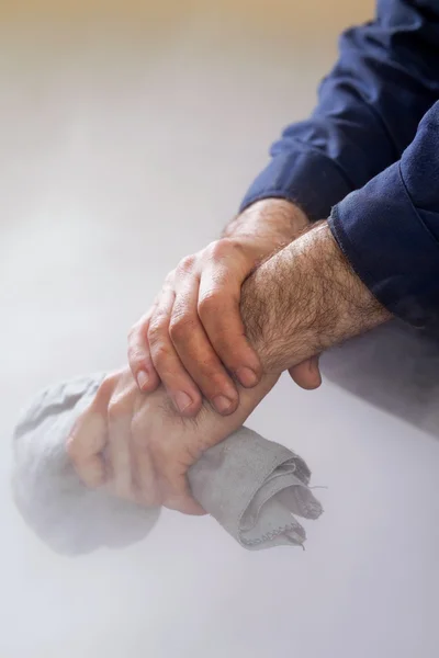 Working hand that holds the cloth — Stock Photo, Image