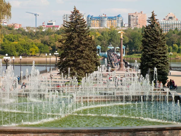 Fountain in the foreground — Stock Photo, Image