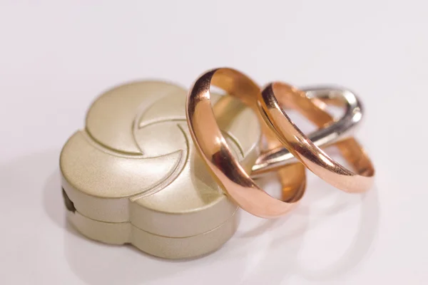 Lock and wedding rings — Stock Photo, Image