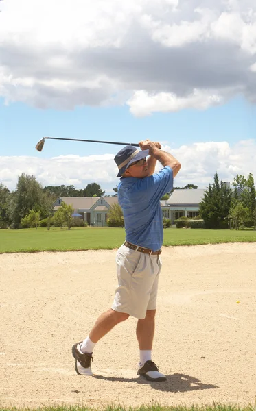 Senior golfista giocare a golf — Foto Stock