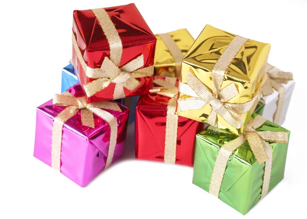 Stapel van kleurrijke geschenkdozen — Stockfoto