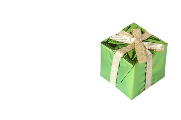 Mini boîte cadeau verte avec ruban d'or — Photo