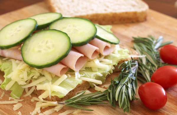 Tasty open sandwich on wholewheat bread — Stock Photo, Image