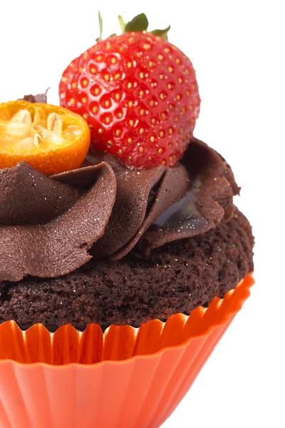Miniatur-Schokoladen-Cupcake mit Erdbeere — Stockfoto