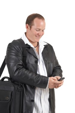 bir cep telefonu tutan işadamı