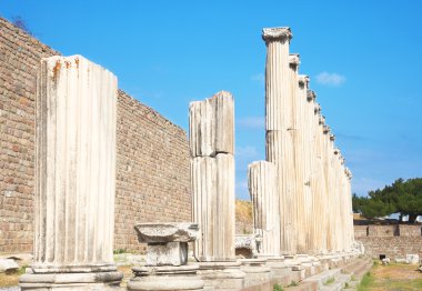 asklepion bergama Antik şehir içinde sütun kalıntıları