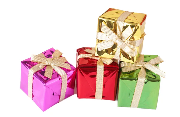 Stapel von Geschenkboxen auf weiß — Stockfoto