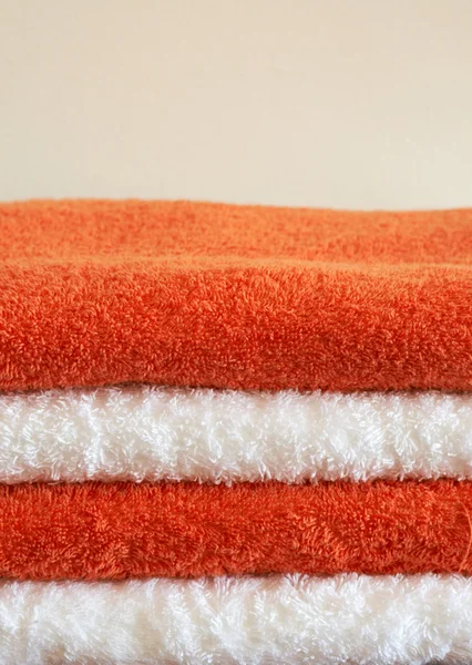 Stapel farbiger Handtücher — Stockfoto